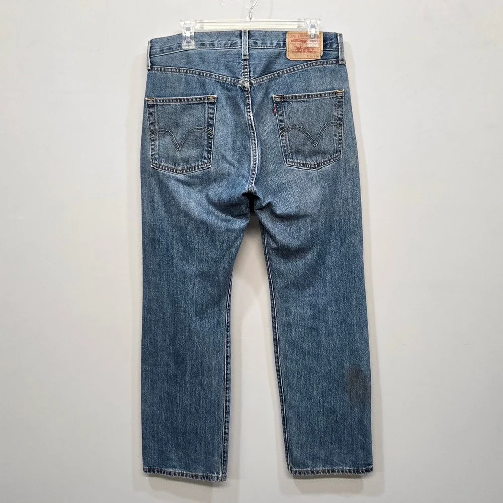 Vintage Levi's 501 Jeans 33x30 Y2K 2006 Med Wash Denim Button Fly Straight Leg